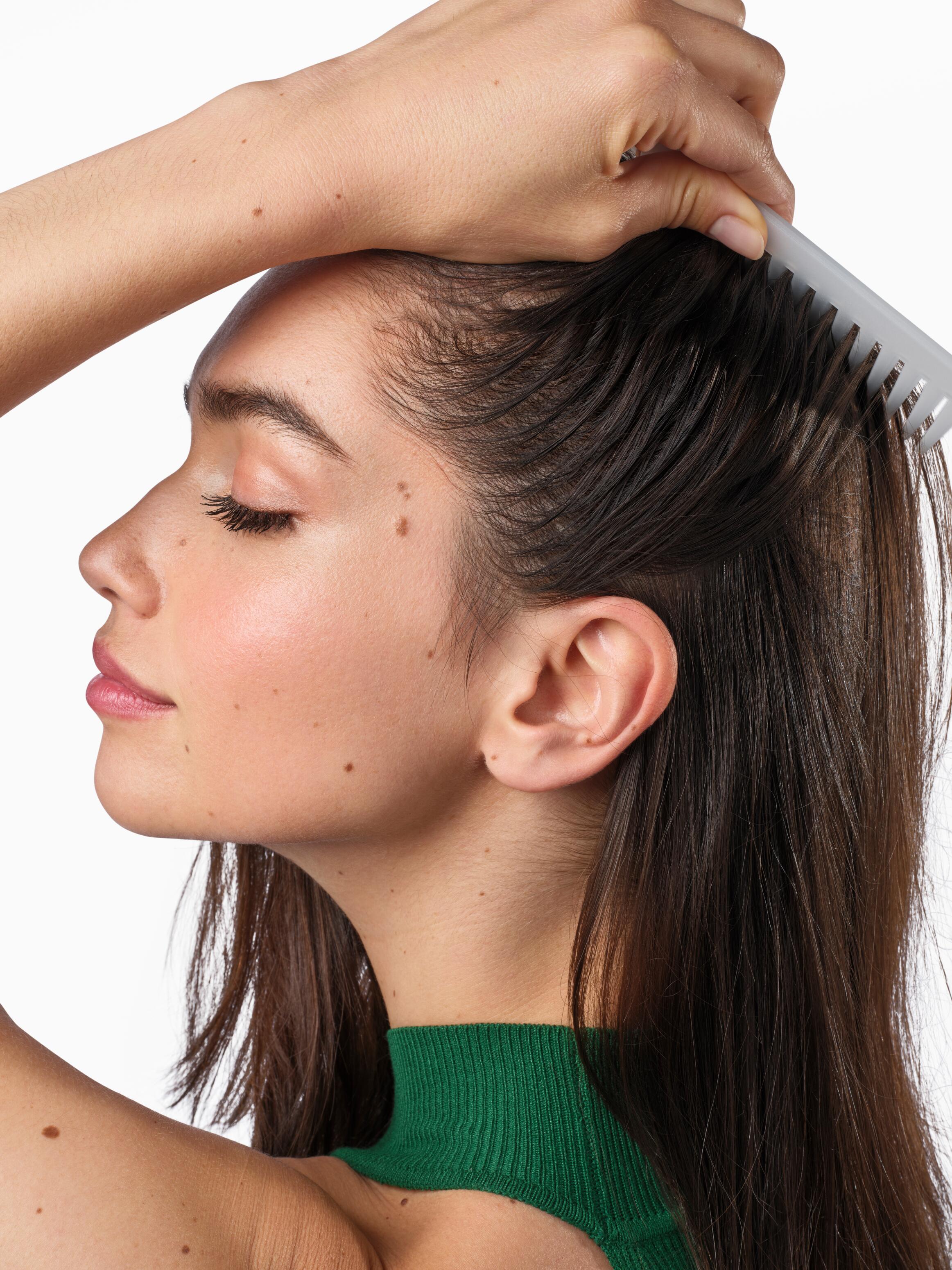 Equilibrar la flora microbiana para combatir la caspa.